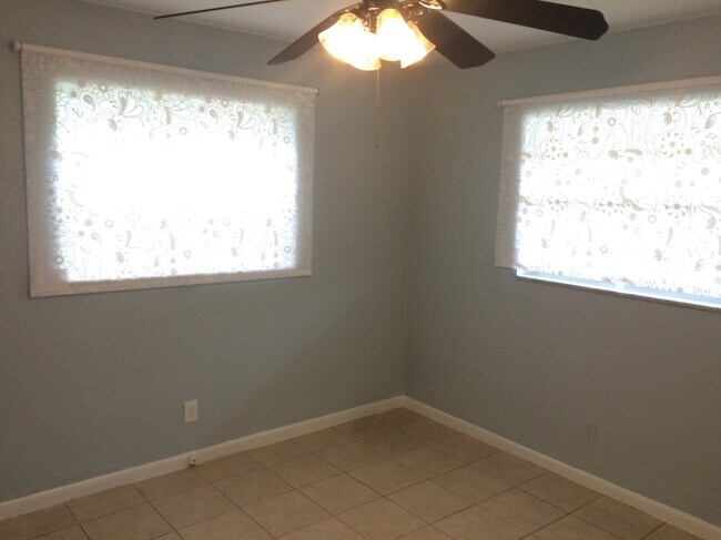 Room #1 - 634 SW 4th Ave