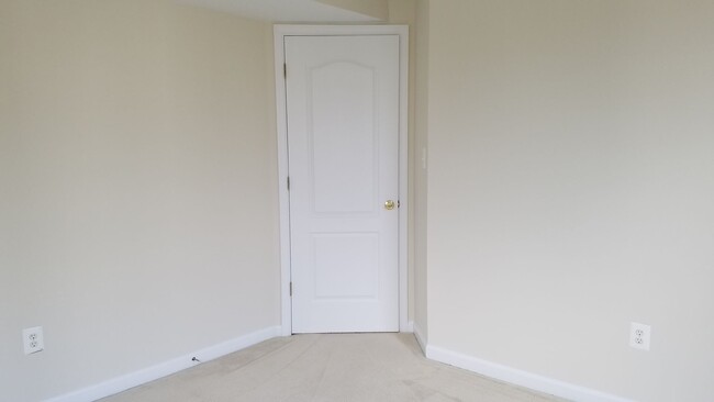 Building Photo - 3 Level *END UNIT* townhouse in Frederick ...