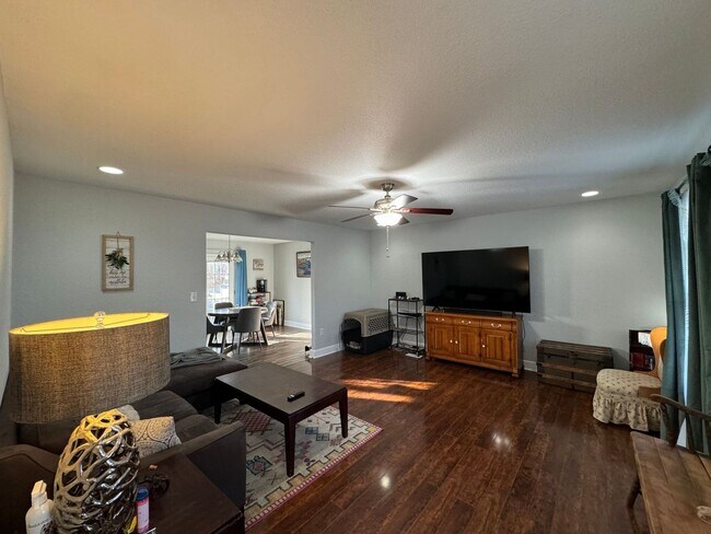 Building Photo - Welcome to this charming and spacious home!