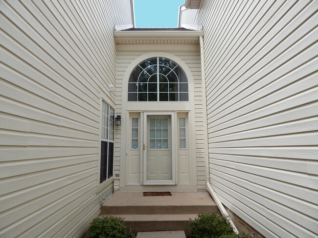 Building Photo - 2223 Seaver Ln