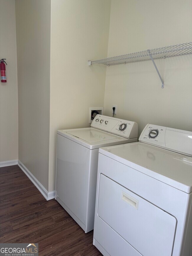 Building Photo - 124 Cottesford Dr SW