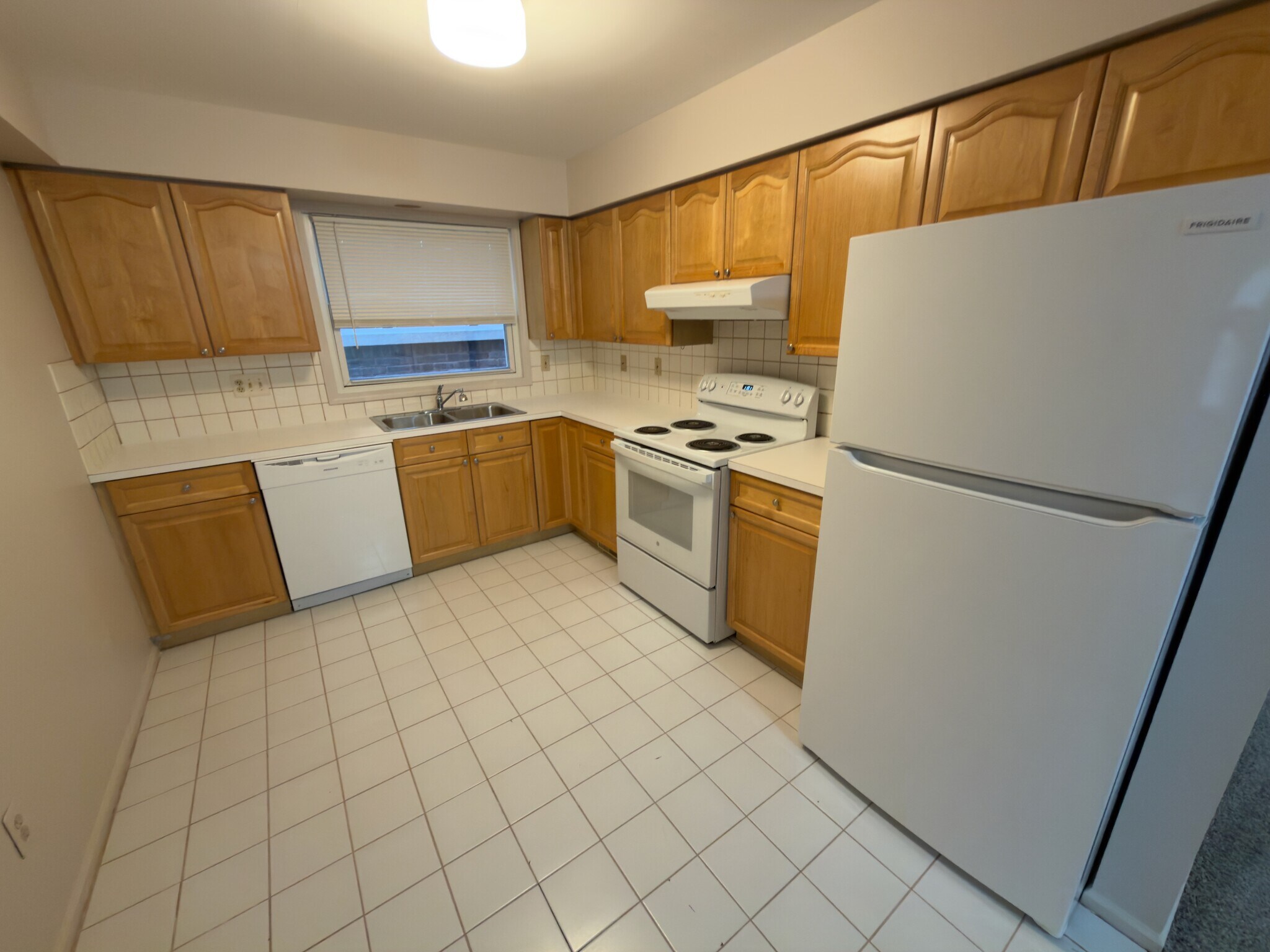 Building Photo - 846 Beaconsfield Ave