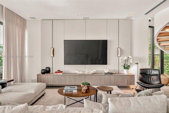 Building Photo - 401 E Rivo Alto Dr