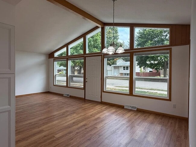 Building Photo - 1507 5th Ave NE