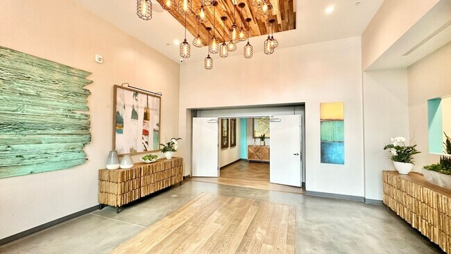 Building Photo - 355 N Cleveland St