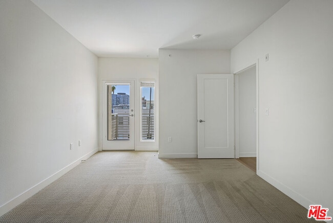 Building Photo - 436 S Virgil Ave