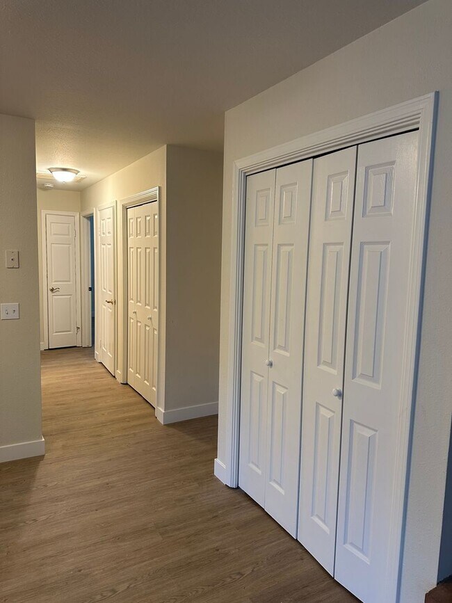 Building Photo - BOLLINI-620-624