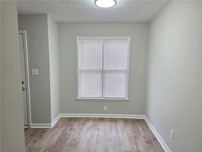 Building Photo - 1225 Oakplace Dr SW