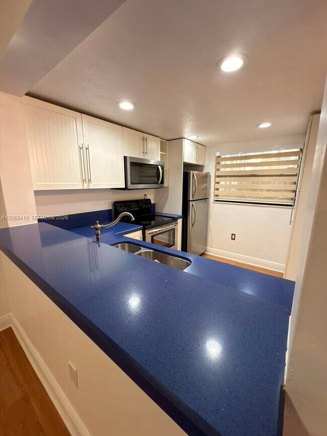 Building Photo - 10835 SW 112th Ave