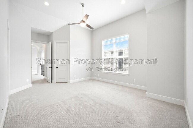 Building Photo - 1204 W 16th St