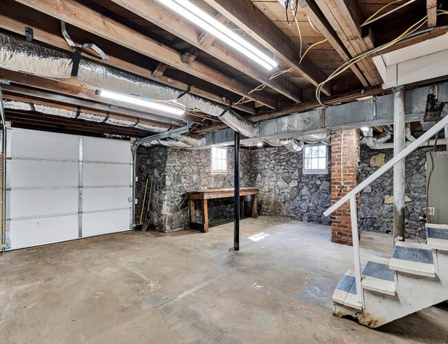 Building Photo - Charming 2 Bedroom Home with Fenced Yard in North Chattanooga!