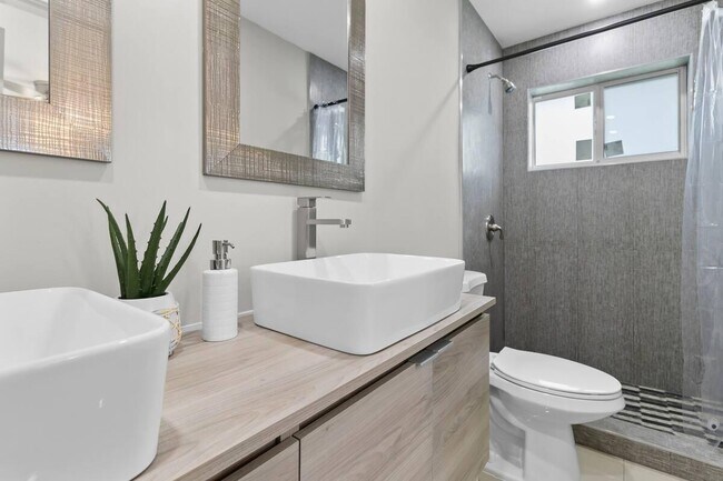 Building Photo - 426 SW 8th Ave