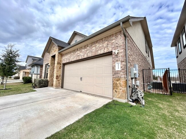 Building Photo - Spacious & Beautiful 3/BR 2/BA Two-Level Home with Garage & Fenced Yard