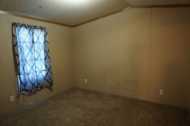 Building Photo - 410 S Elm St