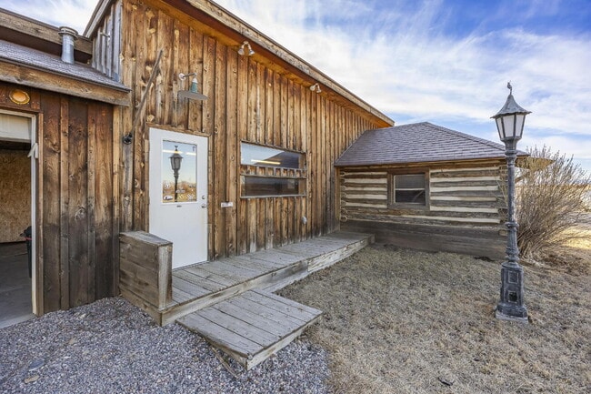 Building Photo - Comfort, Character & Extra Space