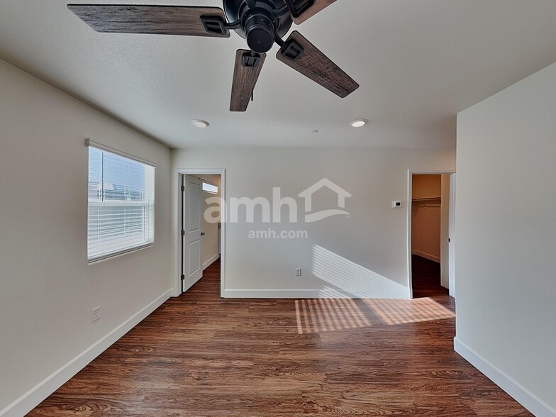 Building Photo - 327 Cape Seville Pl