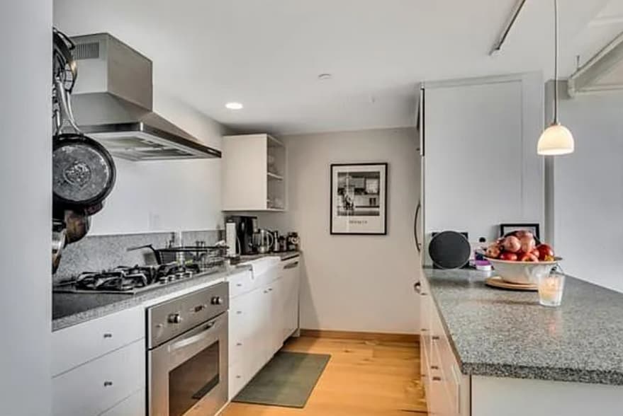 Kitchne - 25 Channel Ctr St