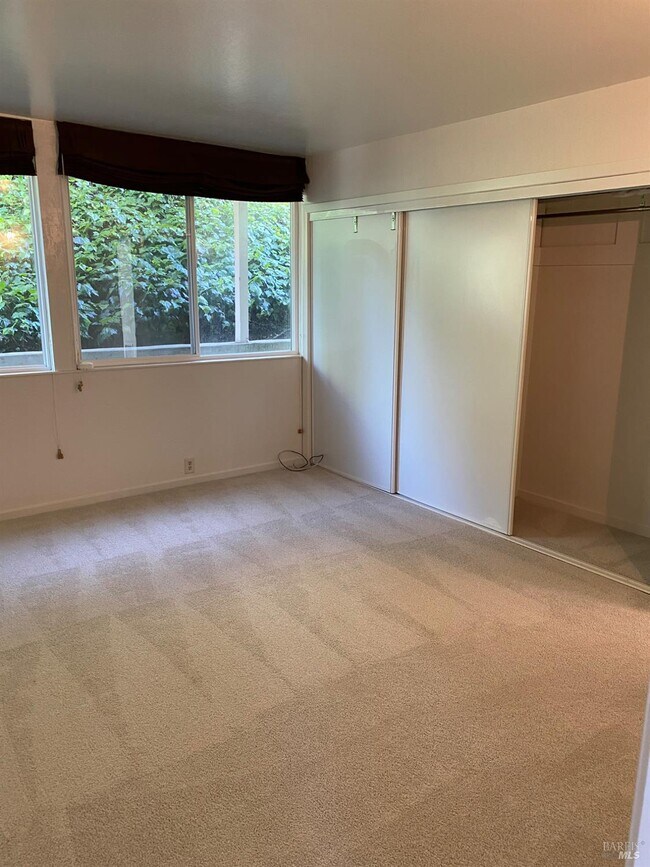 Building Photo - 11 Andrew Dr