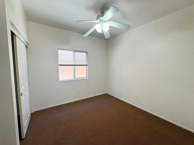 Building Photo - Spacious Home