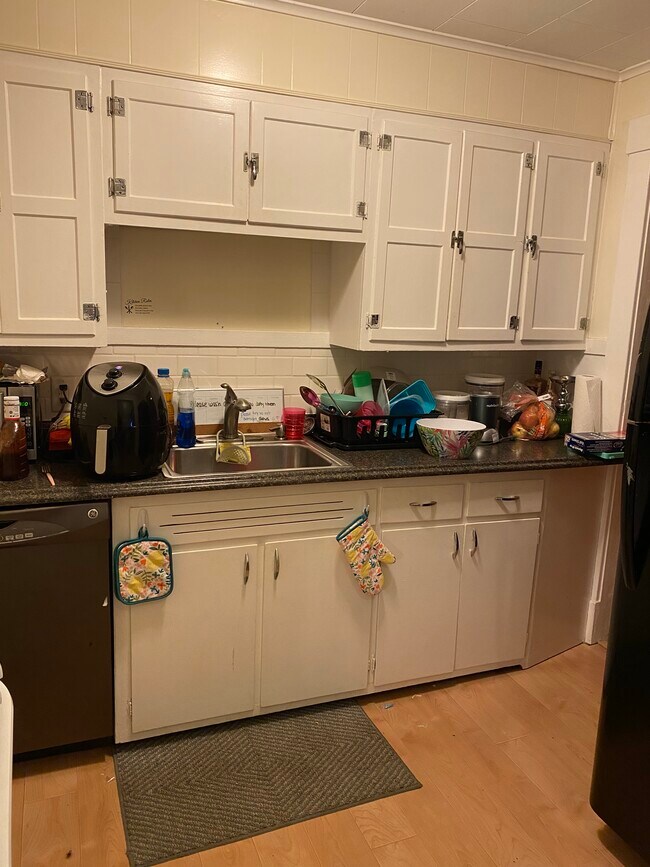 Building Photo - 211 Partridge St