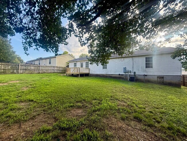 Building Photo - 13907 Rockinghorse Ln