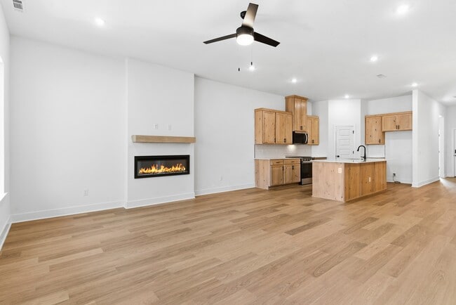 Building Photo - 1811 E Fiji St