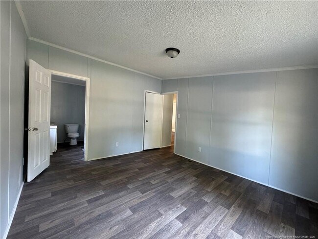 Building Photo - 511 Inverary Dr