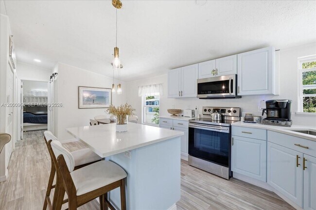 Building Photo - 851 Arapaho