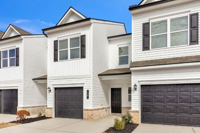 Building Photo - New Construction 3BR/2.5BA Townhome with Loft in Downtown Travelers Rest