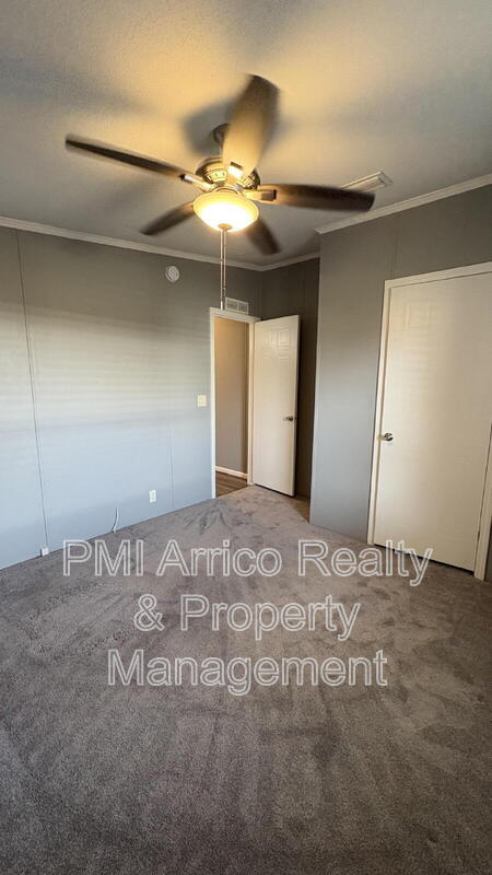 Building Photo - 712 Choo Choo Ln