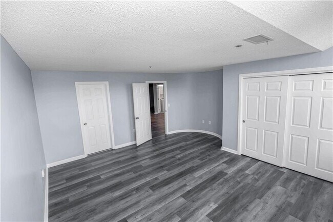 Building Photo - 2 School St