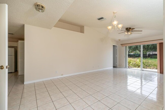 Building Photo - 1881 SW 116th Way