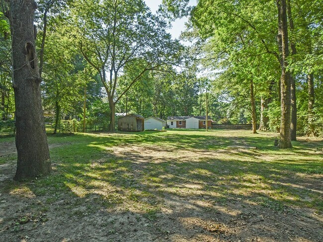 Building Photo - Updated 3 bed, 1.5 bath home with great curb appeal.