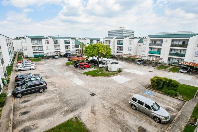 Building Photo - 2832 S Bartell Dr