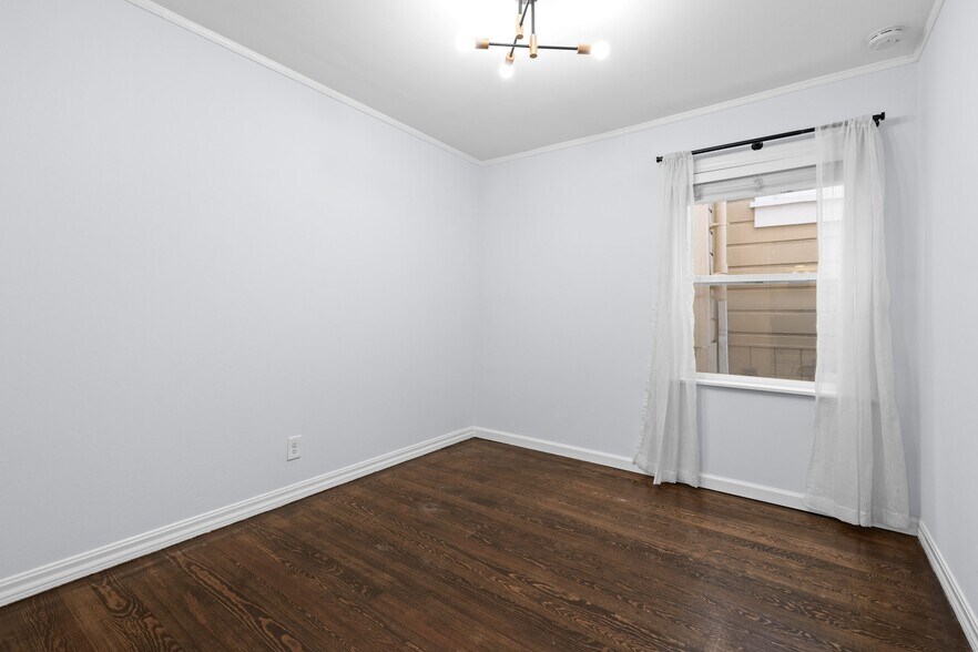 Building Photo - 1724 Lincoln Ave