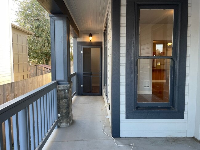 Building Photo - M1614 #1-3