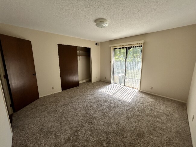 Building Photo - 620 Cumberland Dr