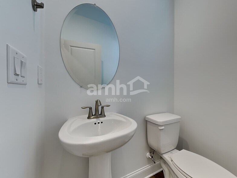 Building Photo - 522 Pointe Dr