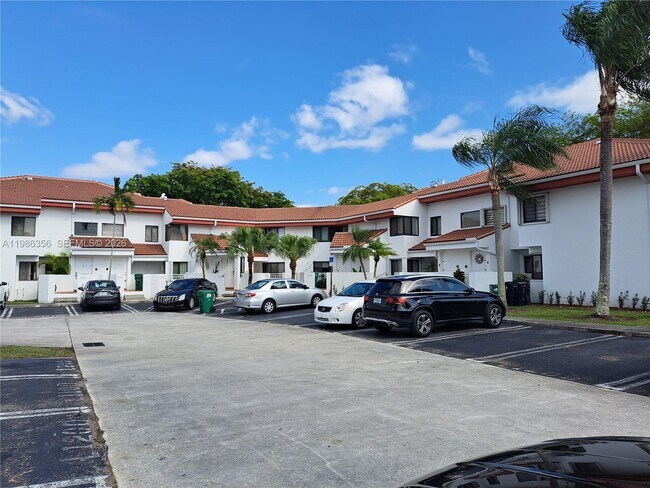 Building Photo - 9708 SW 138th Ave