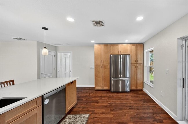 Building Photo - 12543 Chenwood Ave