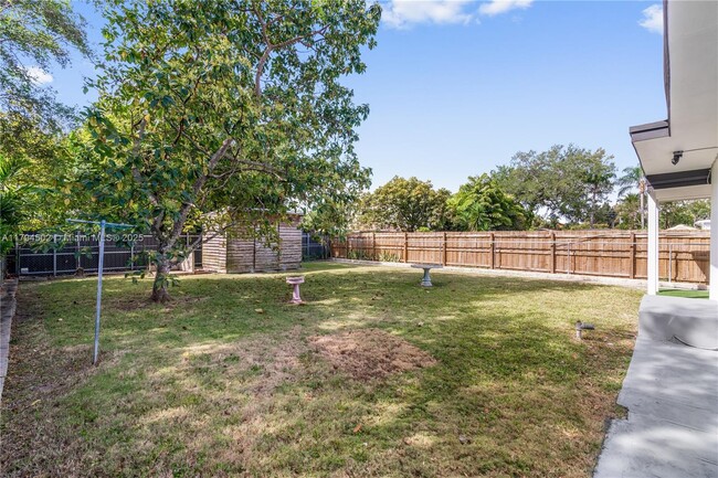 Building Photo - 6330 SW 27th St