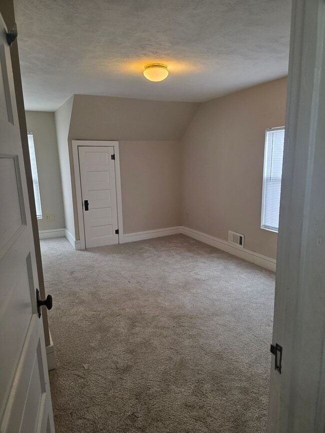 Building Photo - Recently Remodeled 2-Bedroom, 2-Bathroom Home – $1,100/Month - Accepting Section 8