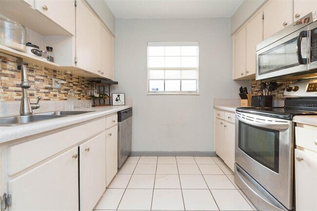 Building Photo - 14472 Reuter Strasse Cir