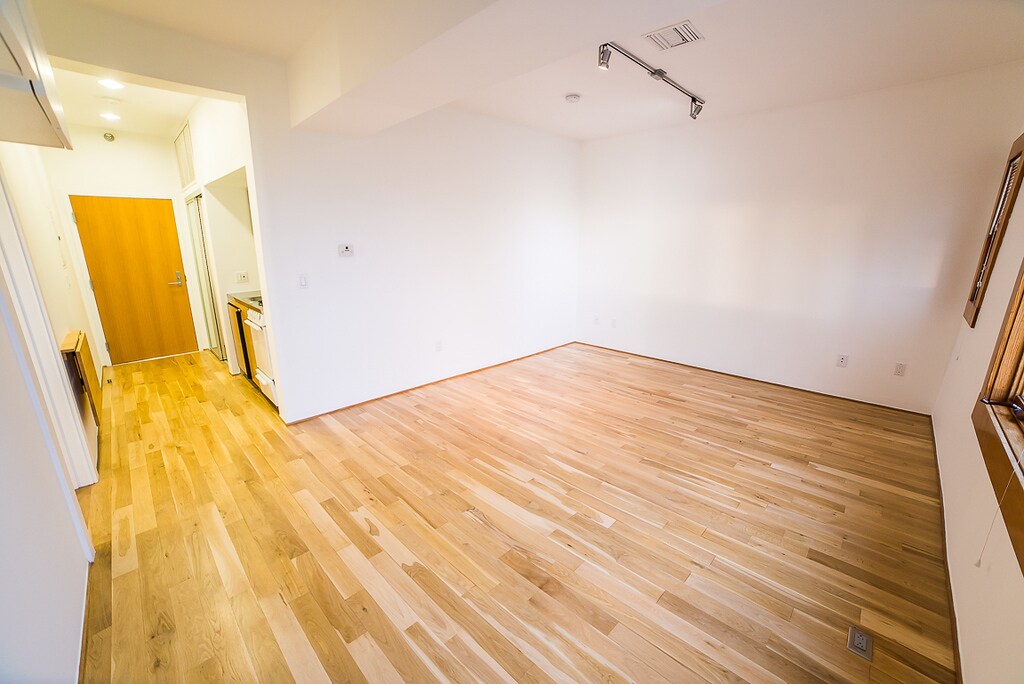 Building Photo - 8 Brooks Ave