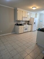 Building Photo - 908 Baywood Rd