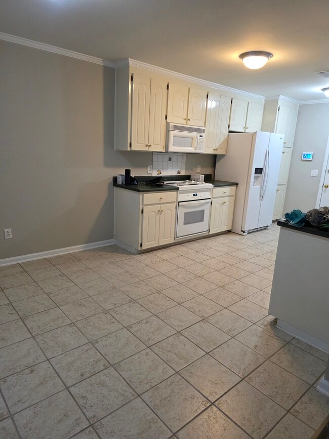 Building Photo - 908 Baywood Rd