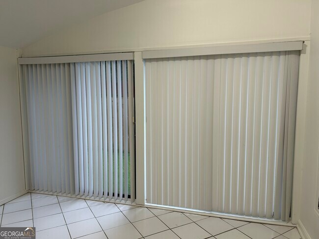 Building Photo - 717 Shore Dr