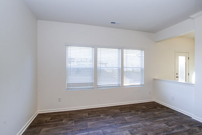 Building Photo - 3BD/2.5 Bath Townhome in Midland Wyntree C...