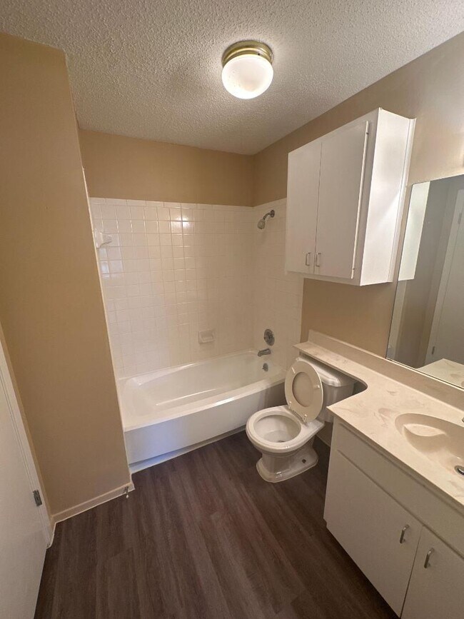 Building Photo - 106 E 30th St