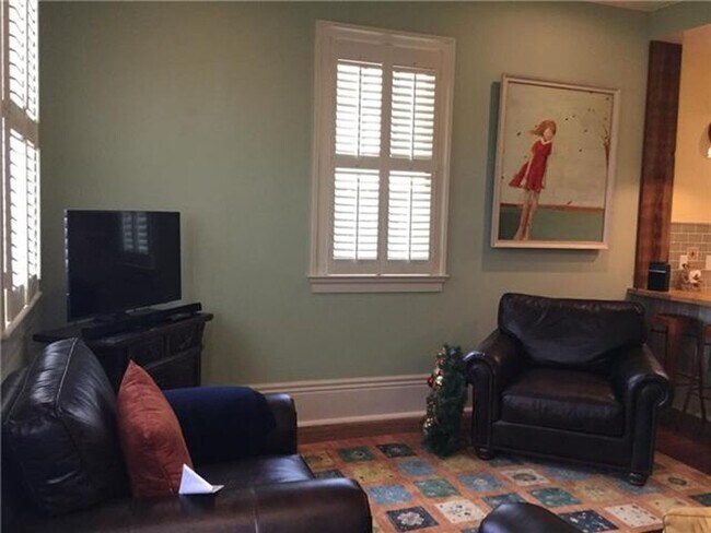 Building Photo - STRAIGHTndp7709